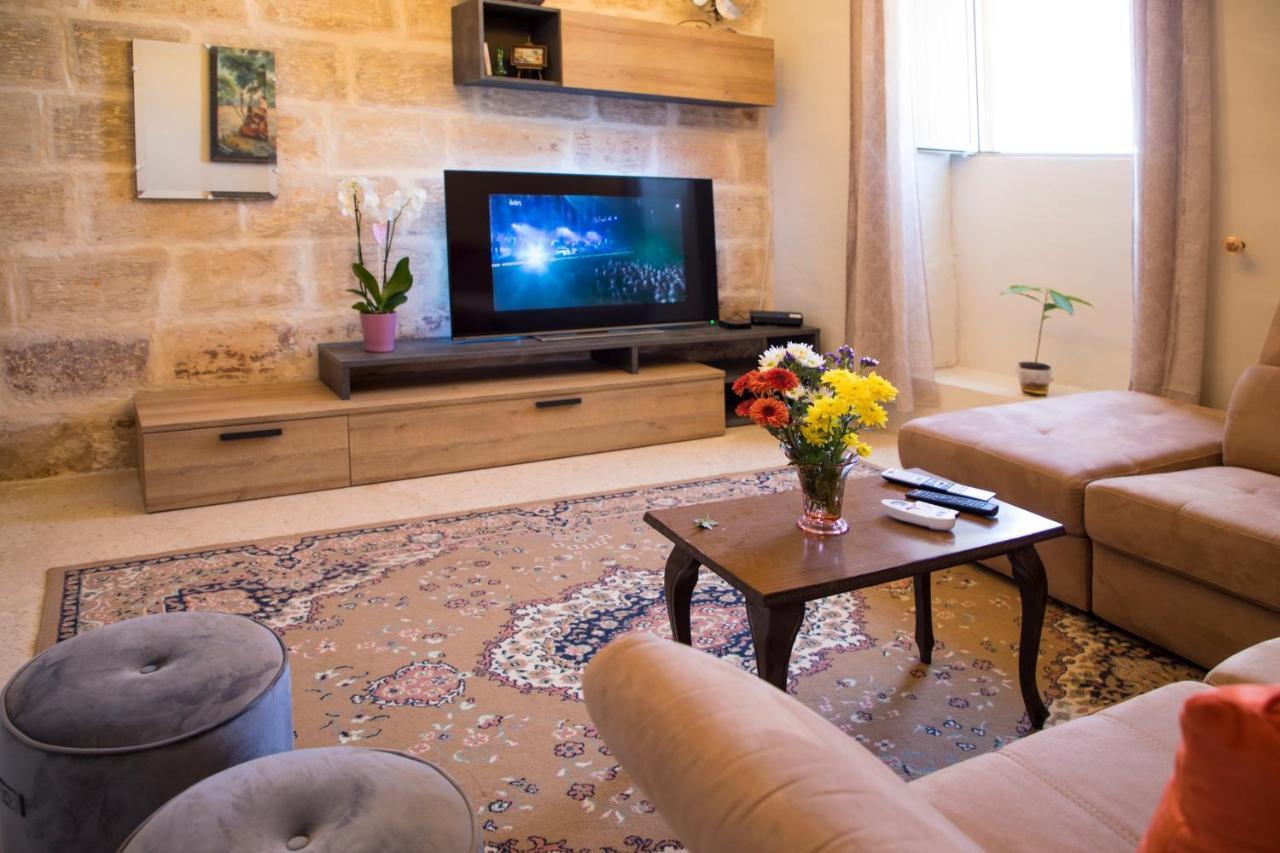 Tal-Karmnu Entire House With Private Heated Pool And Jacuzzi Villa Kirkop Eksteriør billede