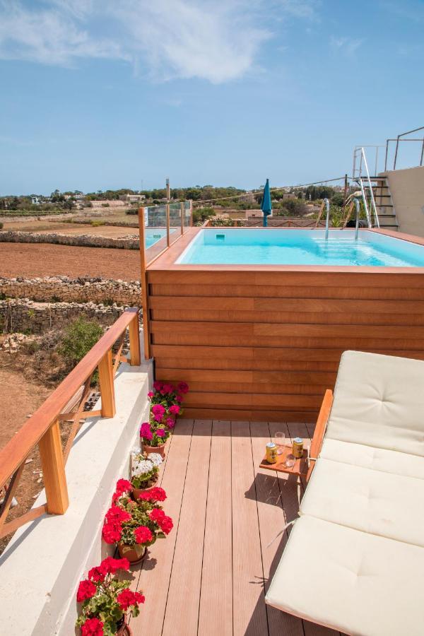 Tal-Karmnu Entire House With Private Heated Pool And Jacuzzi Villa Kirkop Eksteriør billede
